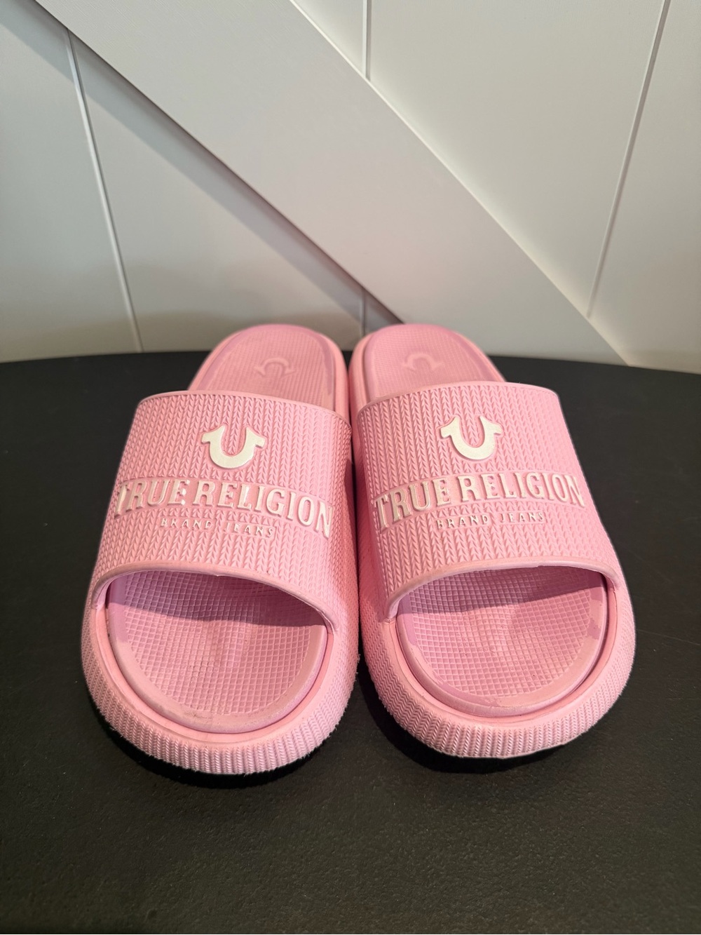 True Religion Bubblegum Pink Logo Slide Sandals - Picture 2 of 8